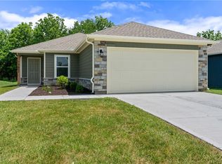 19451 Lincoln St, Spring Hill, KS 66083