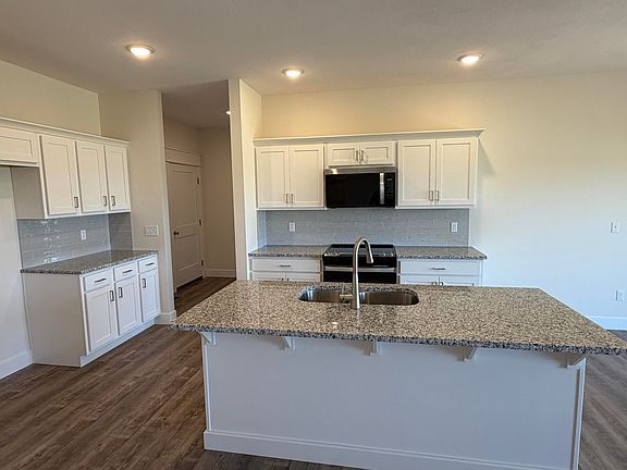 5th image of 1293 N Maxine Avenue