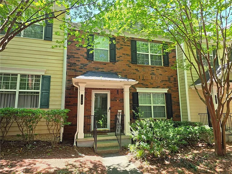1208 Charleston Ct — Photo 1
