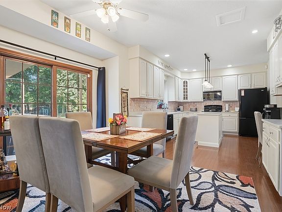 3rd image of 6394 Meadowbrook Dr
