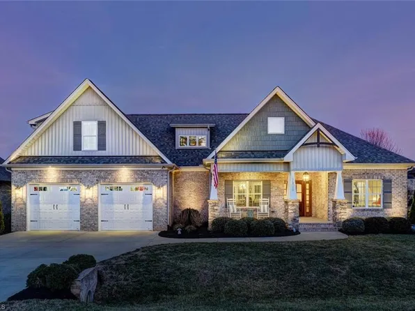 7806 Front 9 Dr, Stokesdale, NC 27357