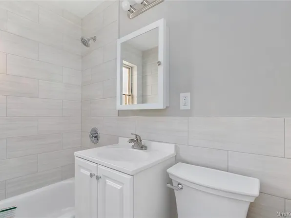 220-06 Stronghurst Avenue image 10 of 11