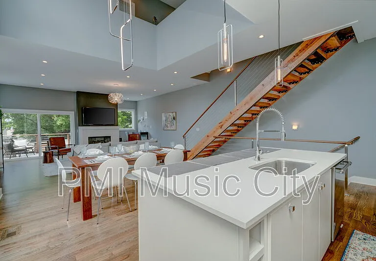 936 Southside Pl — Photo 15
