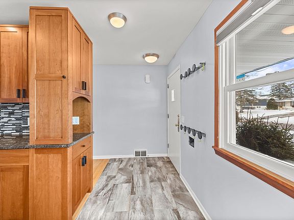3rd image of 5169 Abercrombie Dr