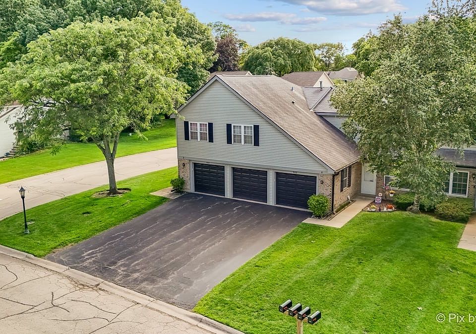1st image of 902 Oak Valley Dr
