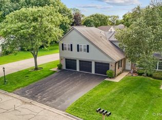902 Oak Valley Dr, Cary, IL 60013