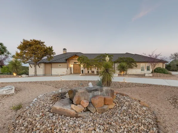 166 Paramount, Kerrville, TX 78028