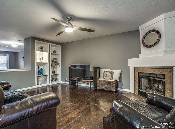 5th image of 7502 Peppervine Ln