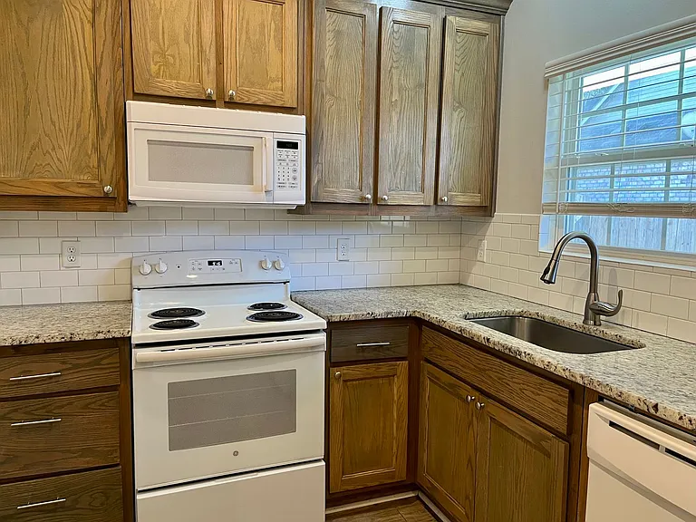 18645 Greenwell Springs Rd — Photo 10