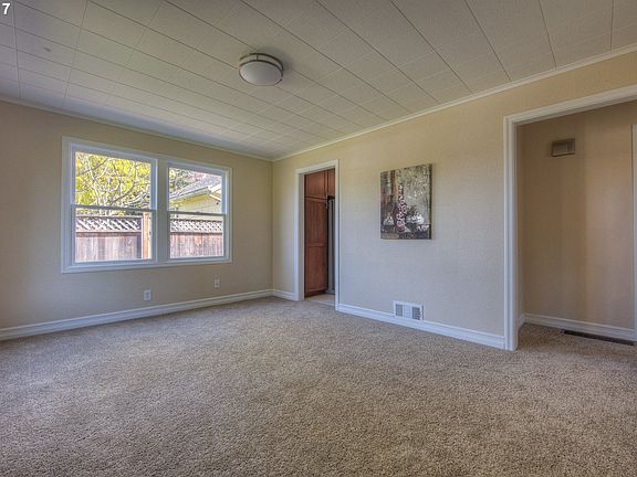 5th image of 1517 E Reserve St