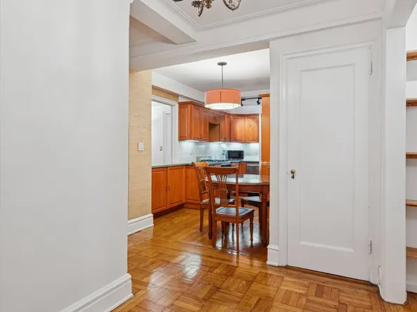 333 East 53rd Street image 2 of 12