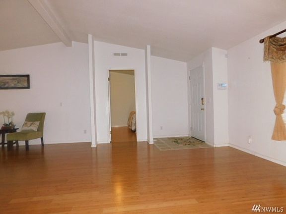 Extra large living space is great for entertaining.