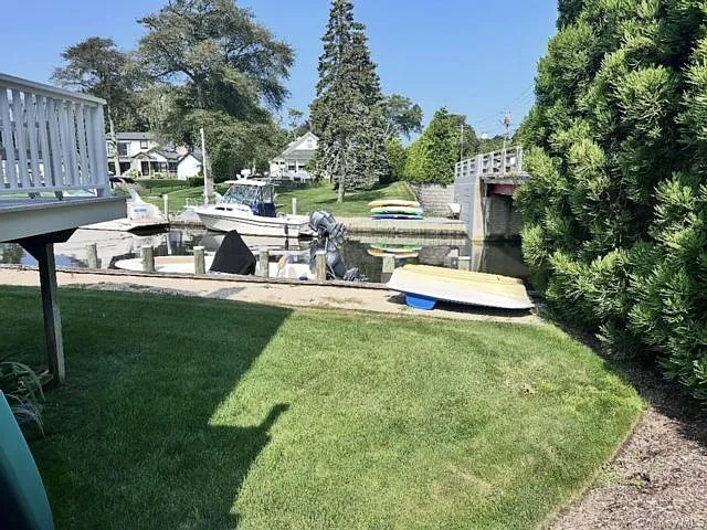 2 Orchard Neck Rd