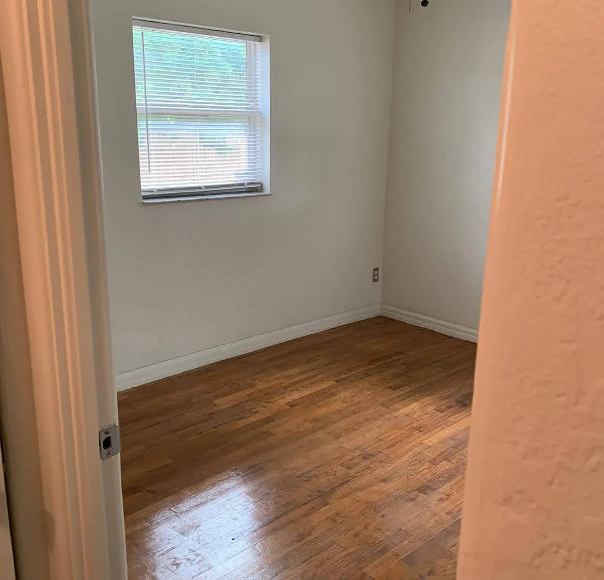 3 bed, 1200 sqft, $1,000 — Photo 4