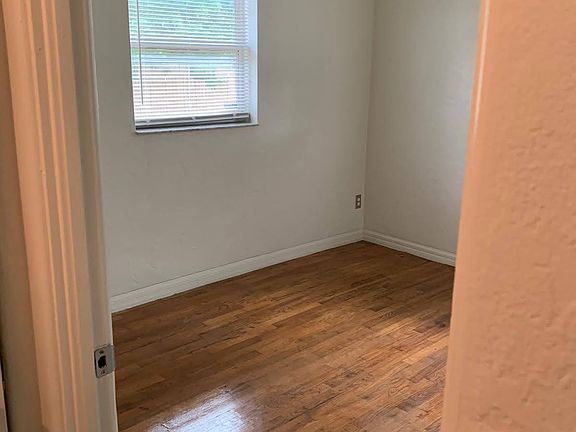 4th image of 2634 39th Ave N #1
