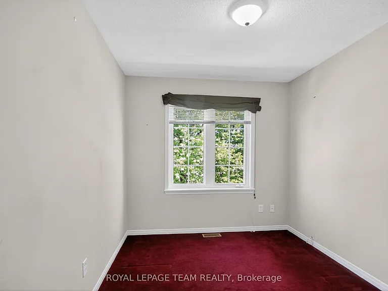 32 Riverstone Dr N — Photo 34