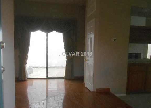5th image of 2750 Bridgepointe Dr