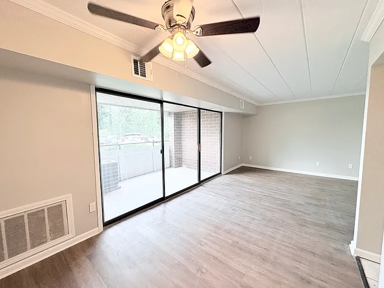 1-Bedroom W/ Balcony
