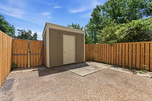 800 Williamsburg West Dr — Photo 29