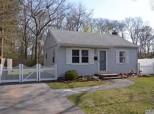 76 Manhattan Blvd, Islip Terrace, NY 11752