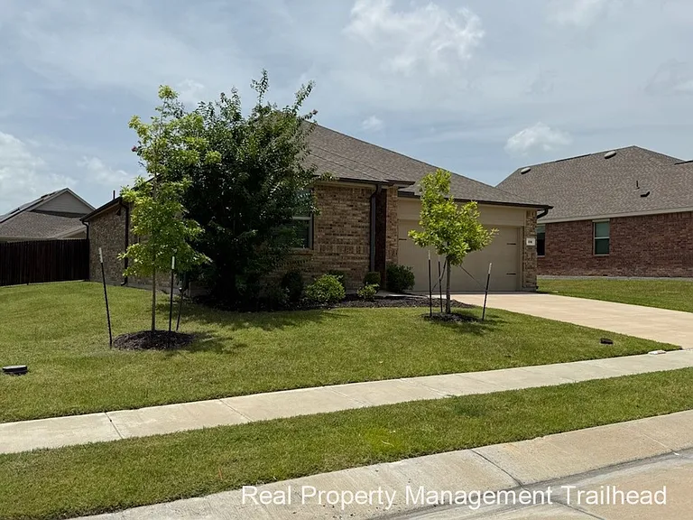 616 Fitzroy Ln — Photo 3