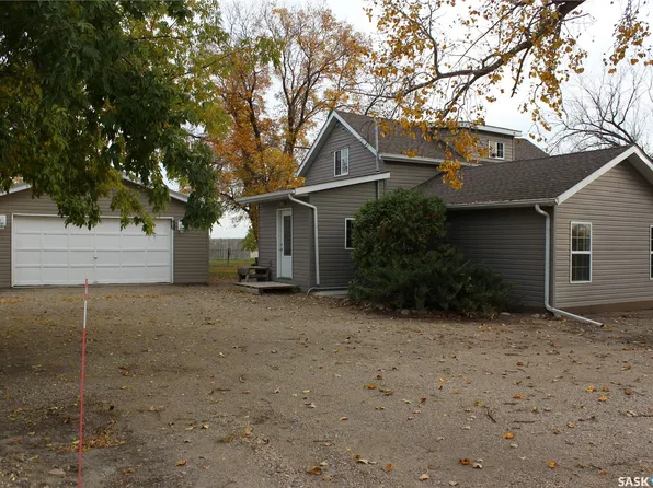 102 Mainprize Street, Midale, SK S0C 1S0
