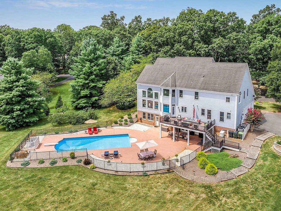 1st image of 4110 Redwood Ln