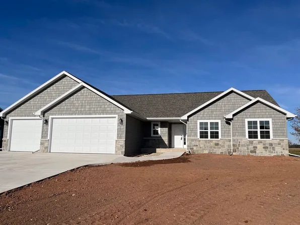 1515 Caroline Dr, New London, WI 54961