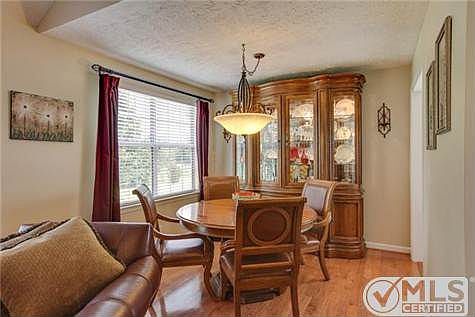 4th image of 410 Essex Park Cir