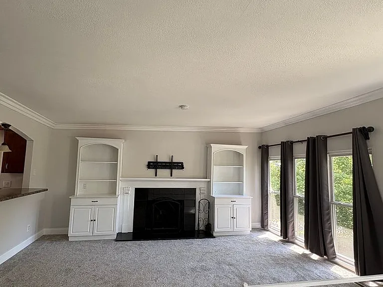4839 Hillsdale Cir — Photo 5
