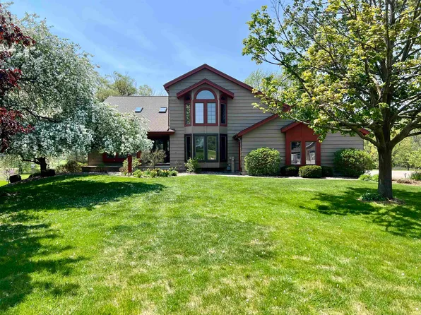 86 Ledgebrook Dr, Fond Du Lac, WI 54935