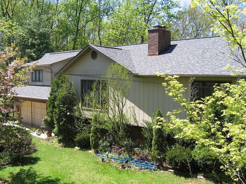 Spacious tri-level home