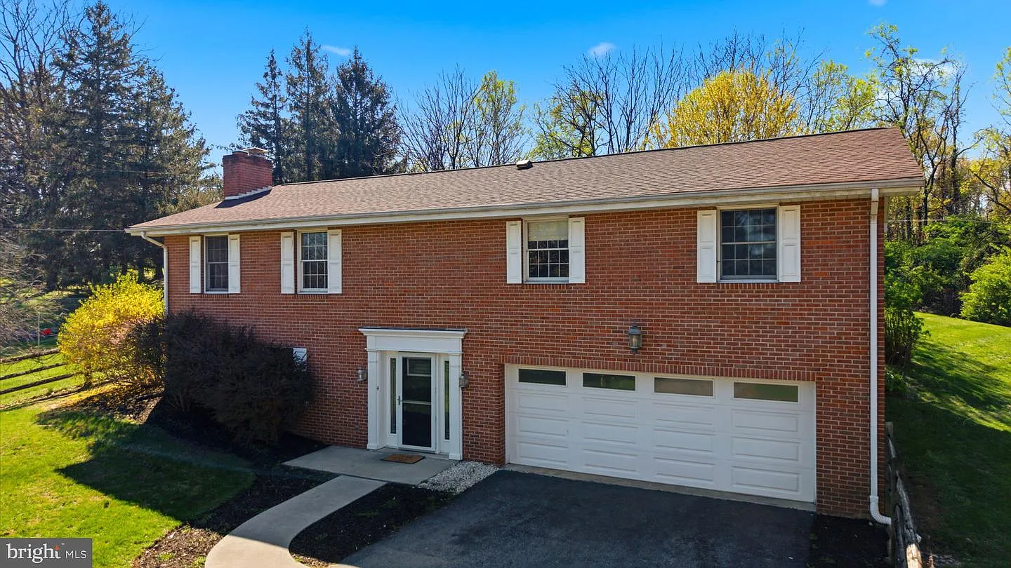 108 Meadowbrook Cir photo 1