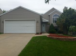 205 Rollingwood Dr NE, Rockford, MI 49341