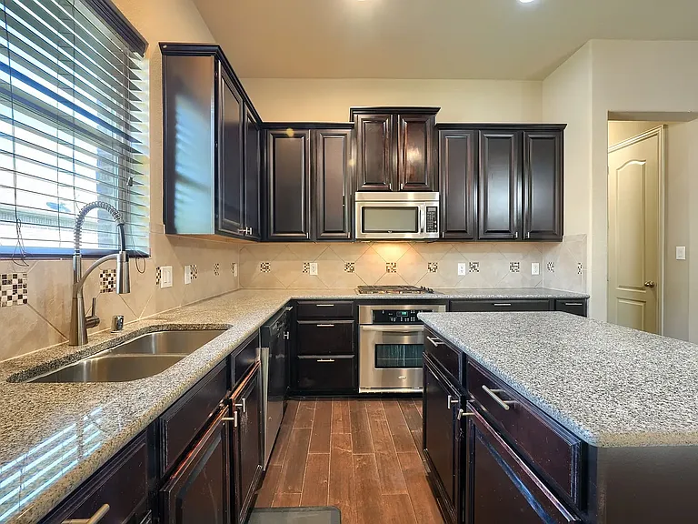 12372 Payne St — Photo 13