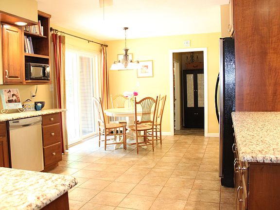 kitchen and eat in