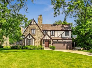 929 Valley Rd, Glencoe, IL 60022