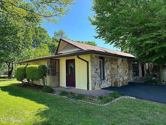 2nd image of 700 Foster Dr