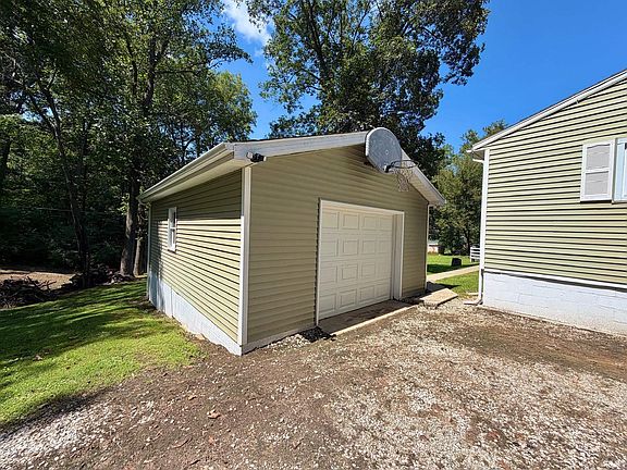 4th image of 229 White Ln