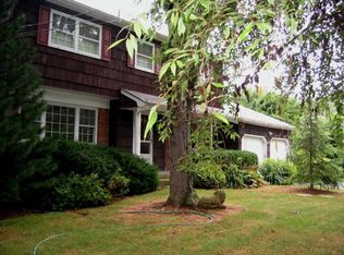 305 Maplewood Rd, Huntington Station, NY 11746