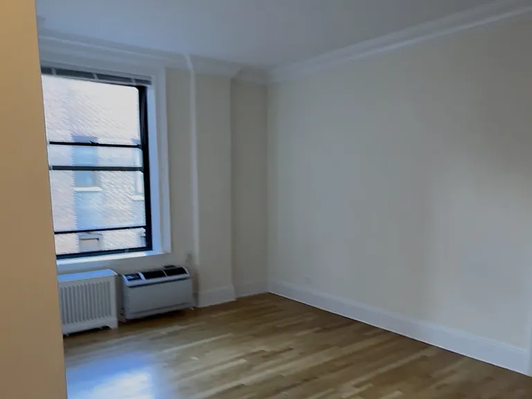 200 Riverside Dr #8C — Photo 9