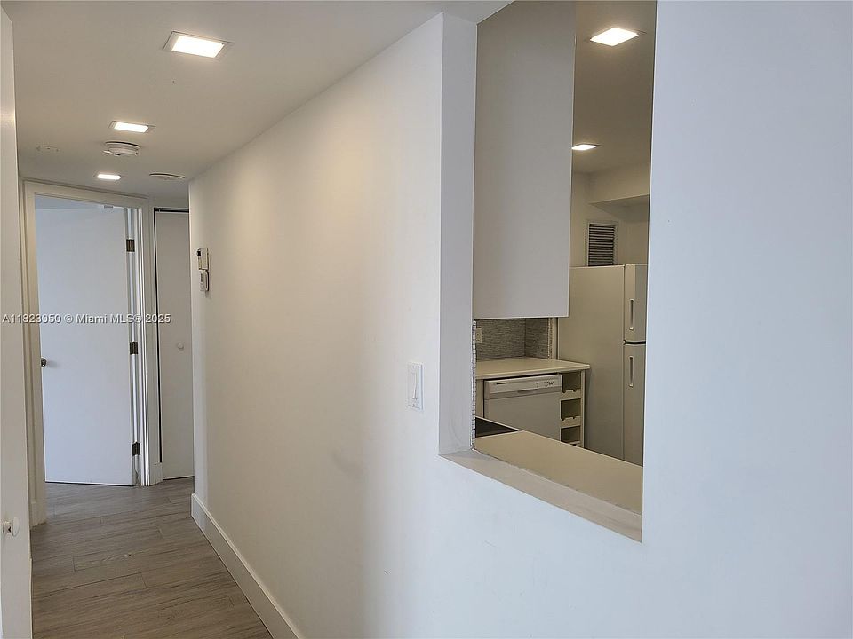 1st image of 2851 NE 183rd St #28511812E
