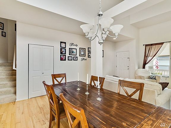 5th image of 1046 Ebbets Dr SW