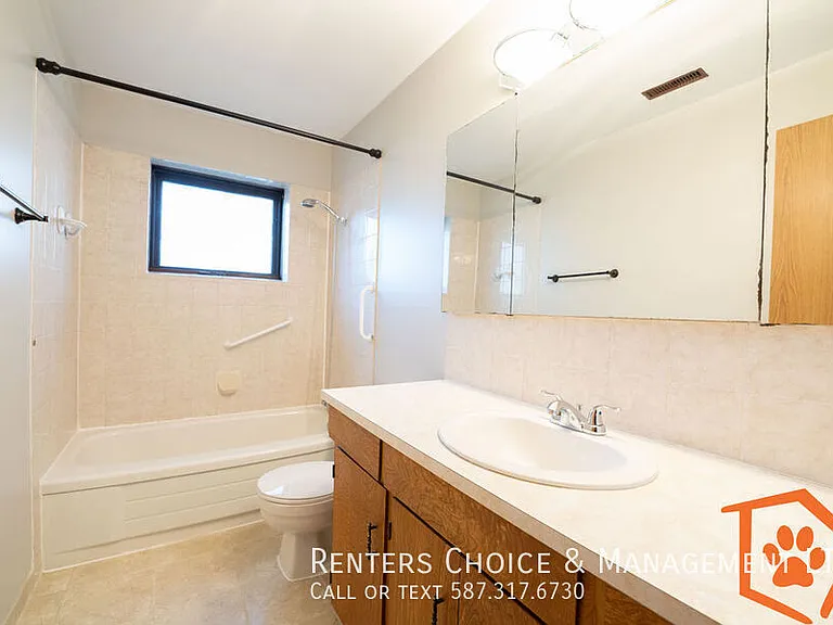 320 52nd Ave W #1 — Photo 11