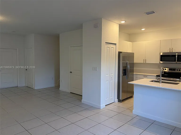 2661 SE 10th St #2661 — Photo 4