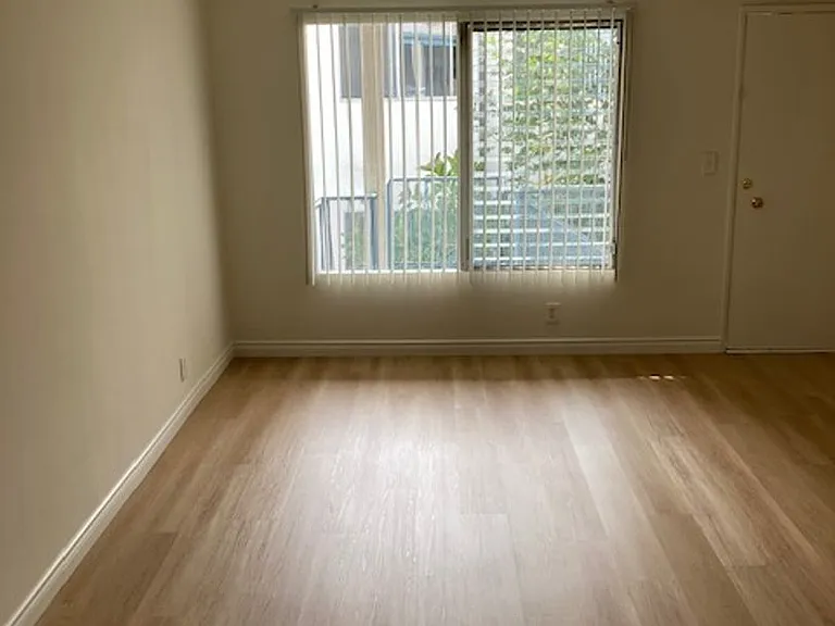 10777 Rose Ave — Photo 3