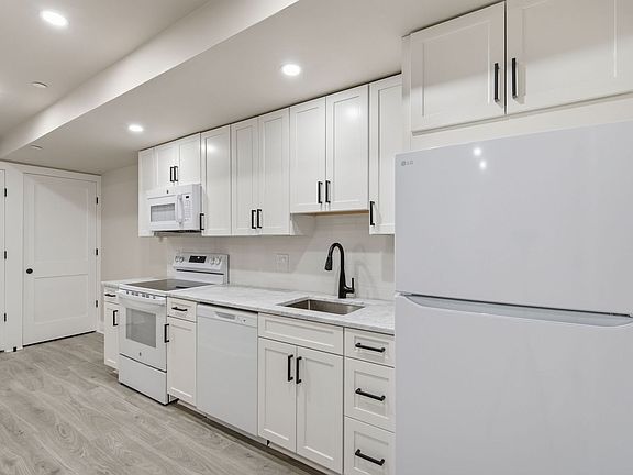 3rd image of 727 16th St NE #1