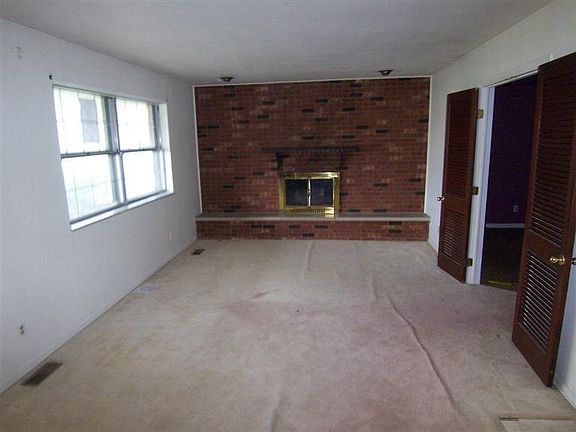 4th image of 5224 Weddington Dr