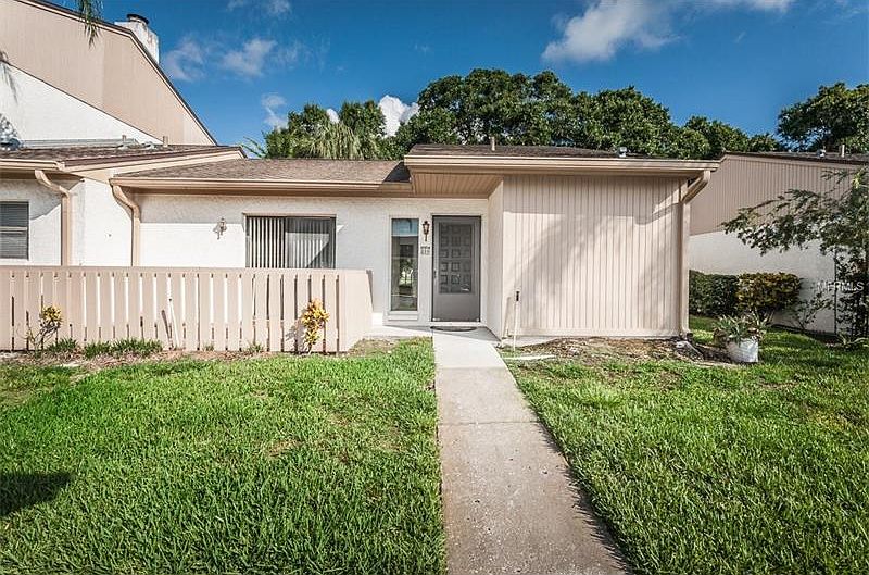 1st image of 210 Cypress Pl