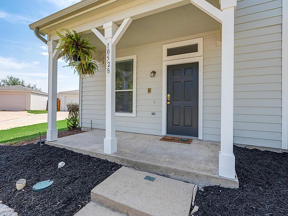 4th image of 10528 Astor Dr